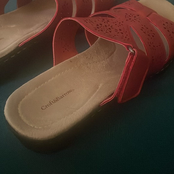 Red sandals - Picture 4 of 9